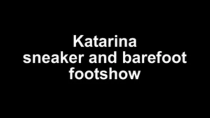 Katarina sneaker and barefoot show