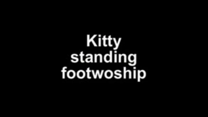 Kitty standing footworship