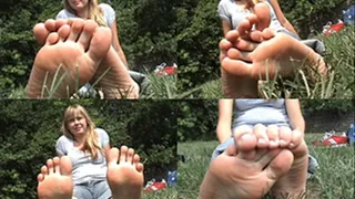 Violet's barefeet 2 (lower quality, smaller file)