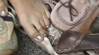 Stinky shoes and barefeet full