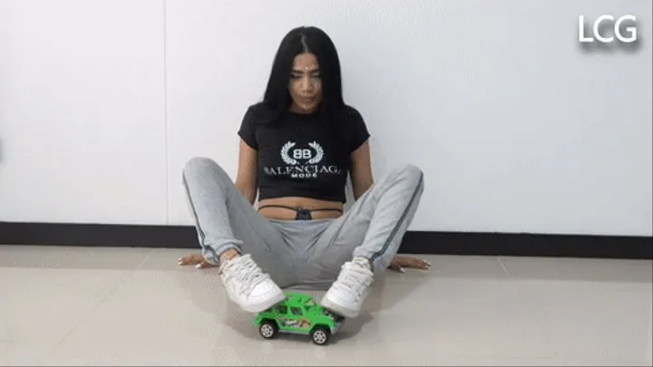 Horny Vicky Destroys Green Car