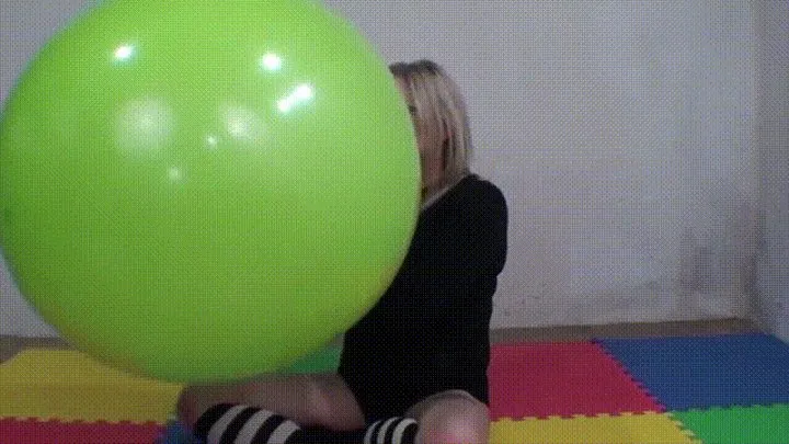 BIG GREEN BALLOON