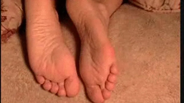 CREAMY BARE FEET