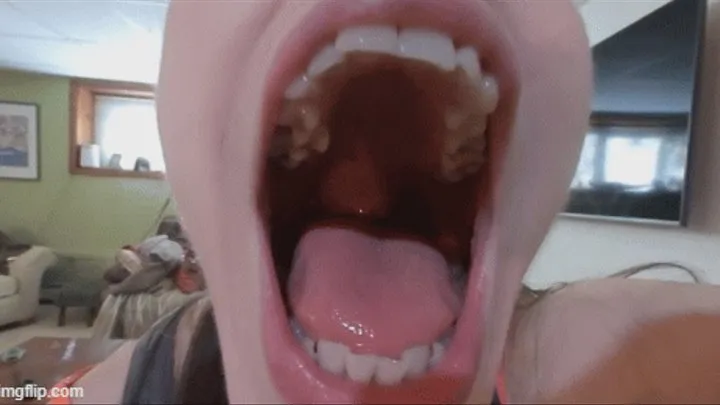 Giantess Olinka's feeding frenzy