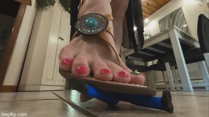 Crushed under the feet of Madam Giantess