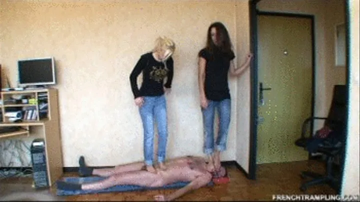 948 BAREFEET COCK TRAMPLING WITH MARION AND KATY