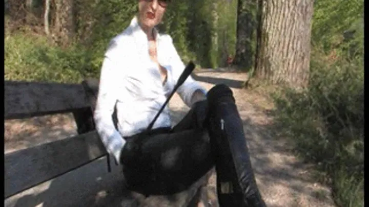 Lick my boots and leather arse and cum for me - Lecke meine Stiefel und meinen Lederarsch und spritze ab für mich