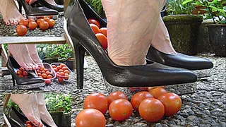 In shoe crush: small Tomatos in my black pumps