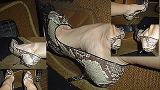 Pedal pumping GUESS snake peep toes