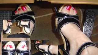 Pedal pumping black sandals/pink toes
