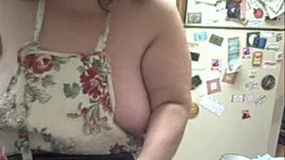 BBW Does the Dishes in the semi nude Just wearing an apron