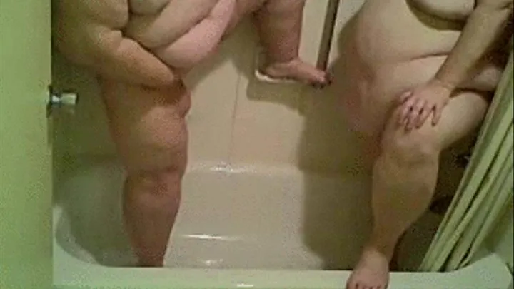 2 fat chicks Pissing Yuck