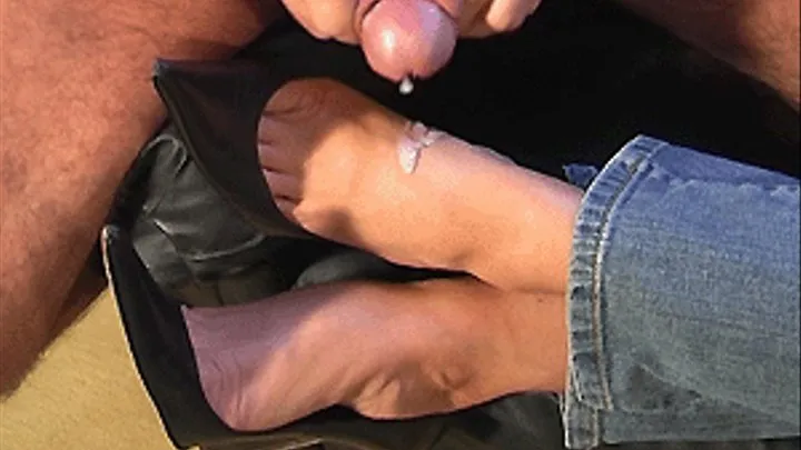 CUM ON MY FEET AND SHOES 352x264