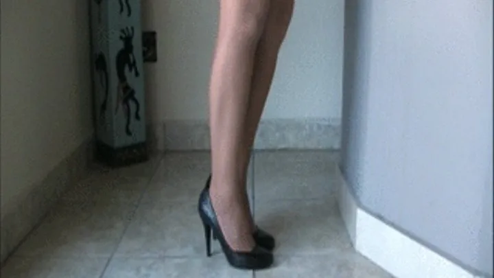 Request: Aldo's & thighs ~ side view shoeplay