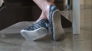 Soles tease ~ shoeplaying with Toms