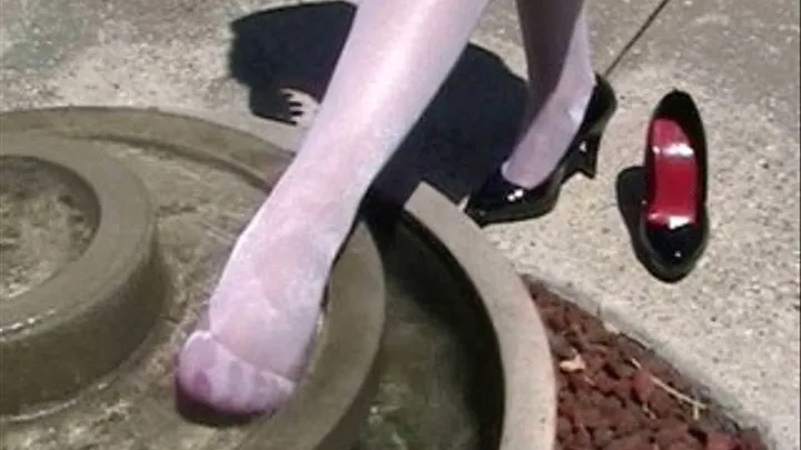 Black patent high heels - IN the fountain