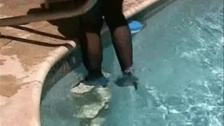 Ariel's high heels & stockings in the pool ~ Wet shoeplay