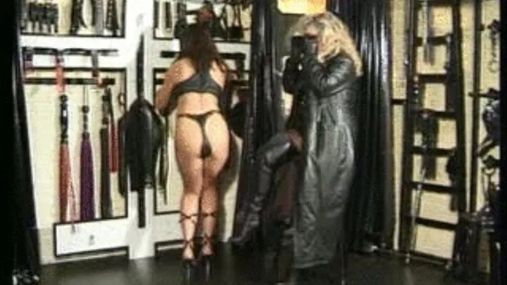 Leatherlicking slut