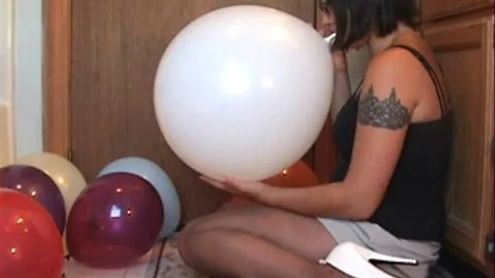 Blowing Up & Popping Balloons~Full~