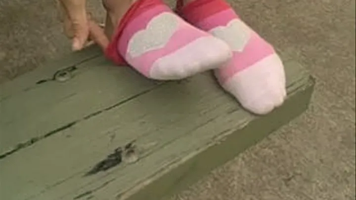 Ania Removes Her Shoes and Socks!