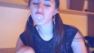 Snapping gum with pigtails