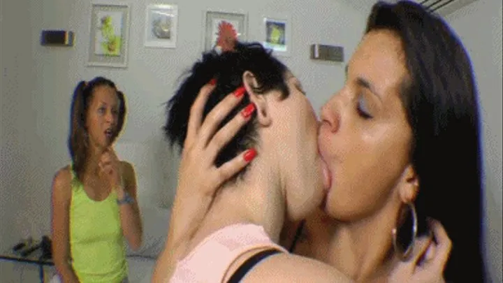 HOT KISSES - Giant GIRL SWALLOWING MOUTH OF SLAVE - GIANT GIRL CRISTINY CASTELLARY - FULL VERSION PART 02