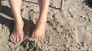 SANDY FOOT DIGGER *** 720p HI-DEF ***