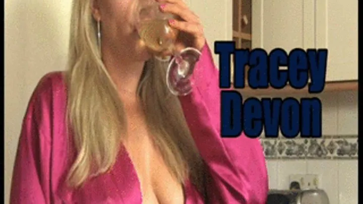 Exclusive & Sexy British MILF Tracey Devon