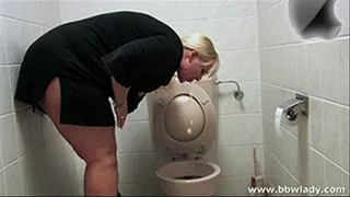 Cathy orders her slave to eat from the toilet