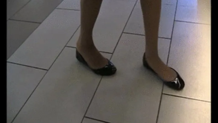 Black flats & nylons @ lunch ~ Full Clip