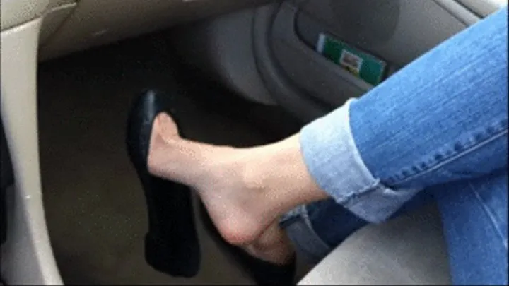 Black toe cleavage ALDO ballet flats inthe car