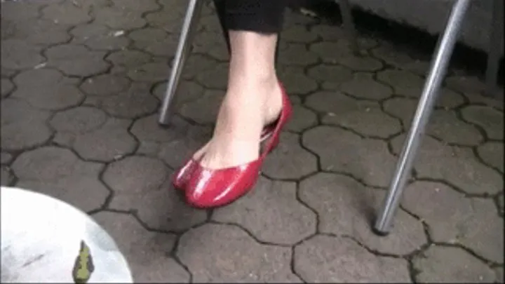 Red flats barefoot at cafe'