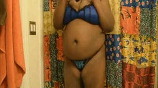 Bustythickness Round Belly in the shower
