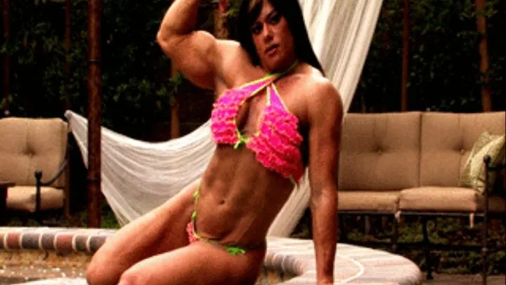 Biceps Queen: Andrea Thiel in the Pool