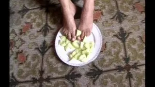 FEET SMASHING MELON