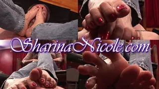 TO SMELL HER SMOTHERING STINKY FEET (MP4)