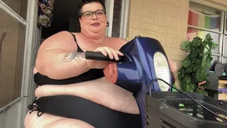 USSBBW does Housework on a Scooter