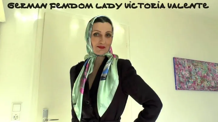 Lady Victoria Valente showed elegant satin headscarves Scarf Queen