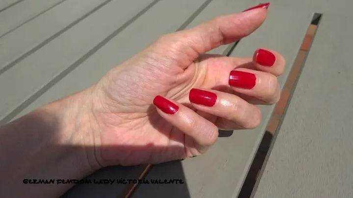 Red fingernails are so pretty - long natural nails!