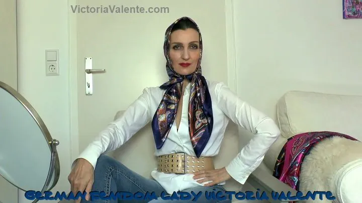 Satin headscarf for a casual outfit with blue jeans