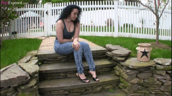 JENNI EVIE - Barefoot in Jeans