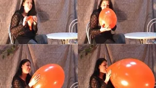 Domini with a big balloon