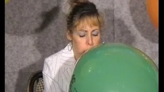 Regina b2p large green balloon