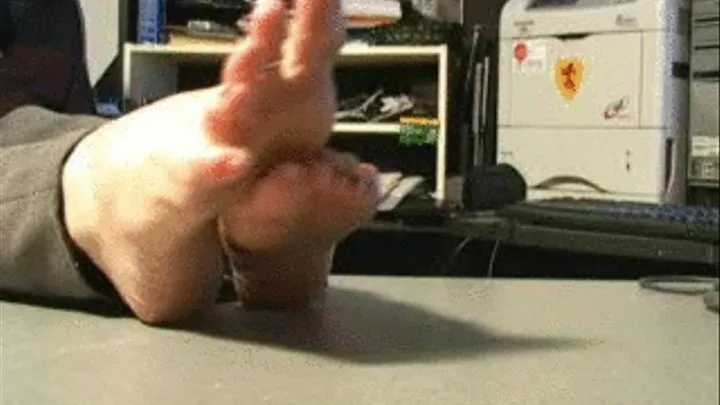 DESK FEET CLIP 4