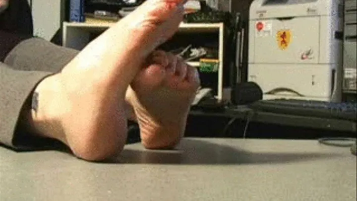 DESK FEET CLIP 3