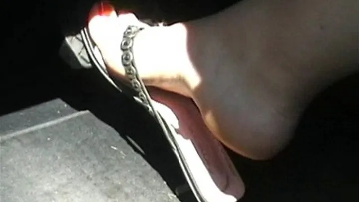 Pedal Pumping with black Sandals ( )