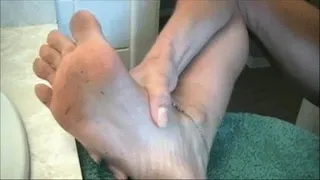 Novelly washes her feet