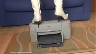 HP Printer VS two booted Ladys