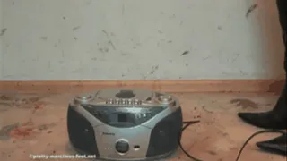 CD-Radio crushed under old Boots