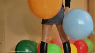 Many big Balloons crushed with Ridingboots